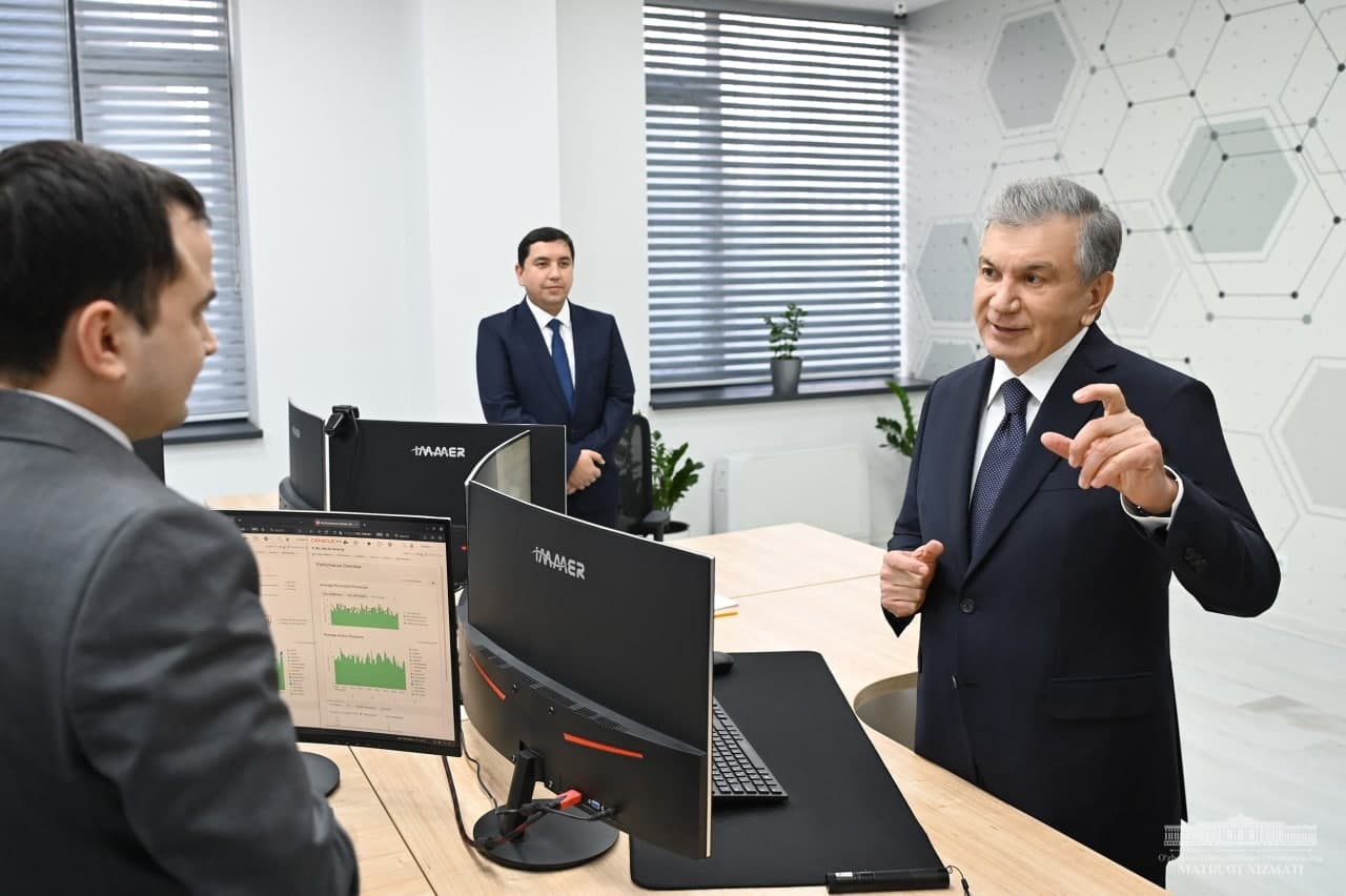 
											
											Prezident DSQning Ma’lumotlarni qayta ishlash markazini borib ko‘rdi (foto)
											
											