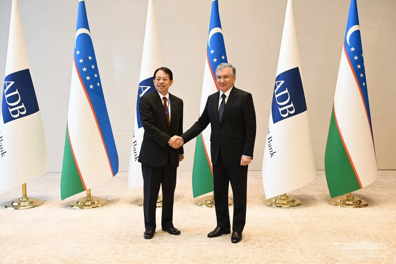 
											
											Shavkat Mirziyoyev Osiyo taraqqiyot banki prezidentini qabul qildi
											
											