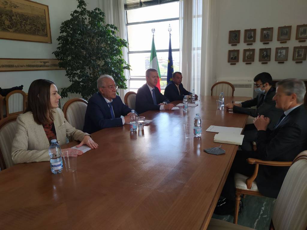 
											
											Представитель Узбекистана провел переговоры со специальным представителем Италии в Афганистане и Йемене
											
											