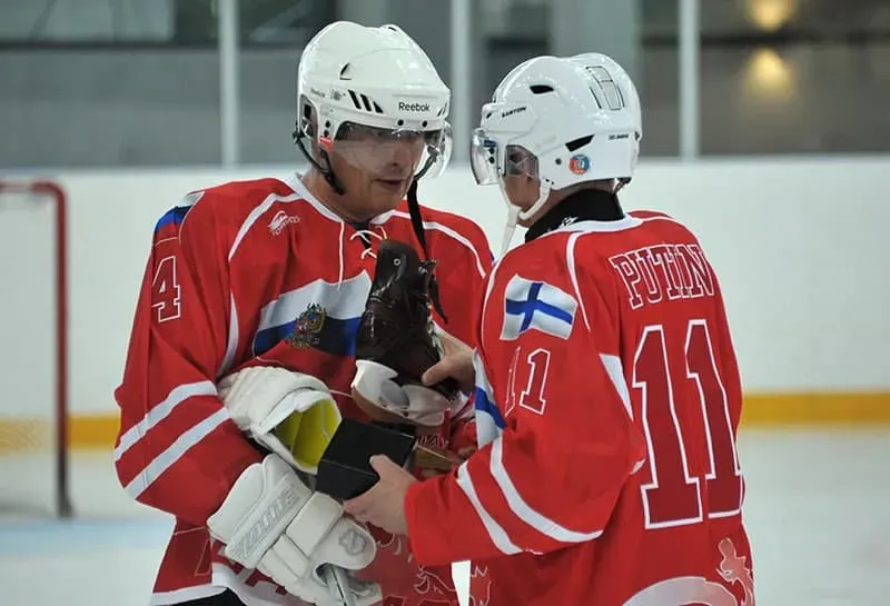 
											
											Финландия президенти Путин билан бошқа хоккей ўйнамаслигини айтди
											
											