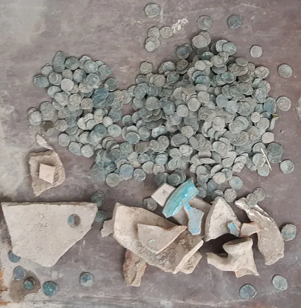 
											
											Parkentdan XVI-XVII asrlarga oid tangalar topildi
											
											