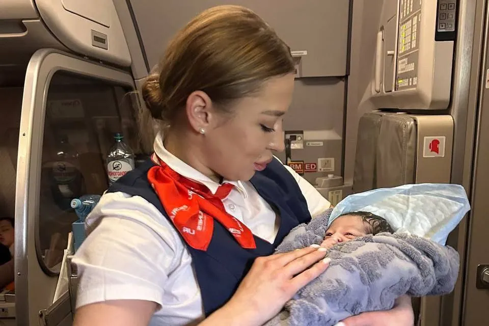 
											
											Samolyot bortida qizaloq tug‘ildi
											
											