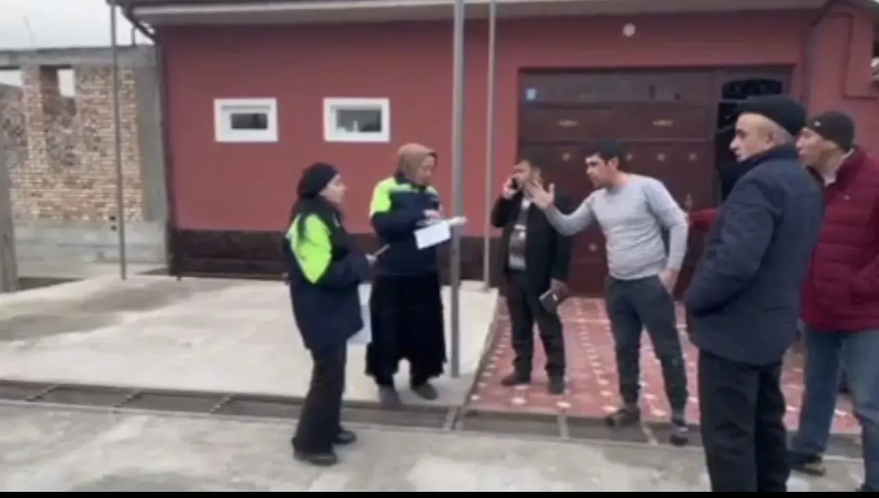 
											
											“O‘zsuvta’minot” xodimasiga qo‘pollik qilgan fuqaro 10 sutkaga qamaldi
											
											