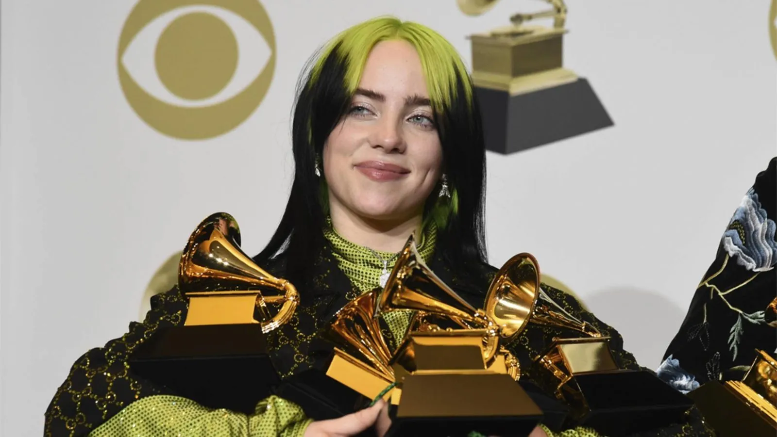 
														
														Billi Aylish “Yil qo‘shig‘i” nominatsiyasida “Gremmi” mukofotini qo‘lga kiritdi
														
														