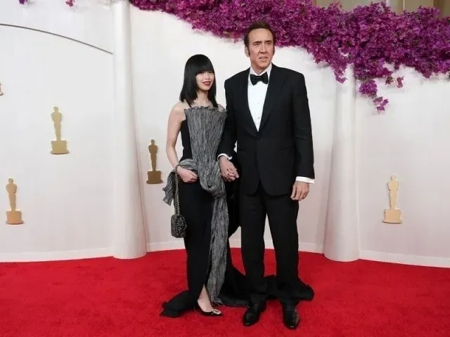 
														
														Gollivud aktyori Nikolas Keyj “Oskar”ga o‘zidan 31 yosh kichik sevgilisi bilan keldi
														
														