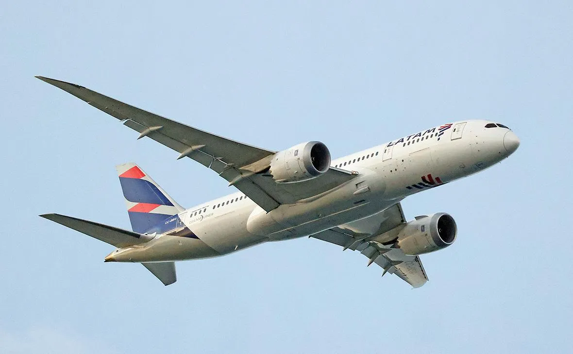 
											
											Янги Зеландияга учаётган самолёт тўсатдан пастлаб, 50 киши жароҳат олди
											
											