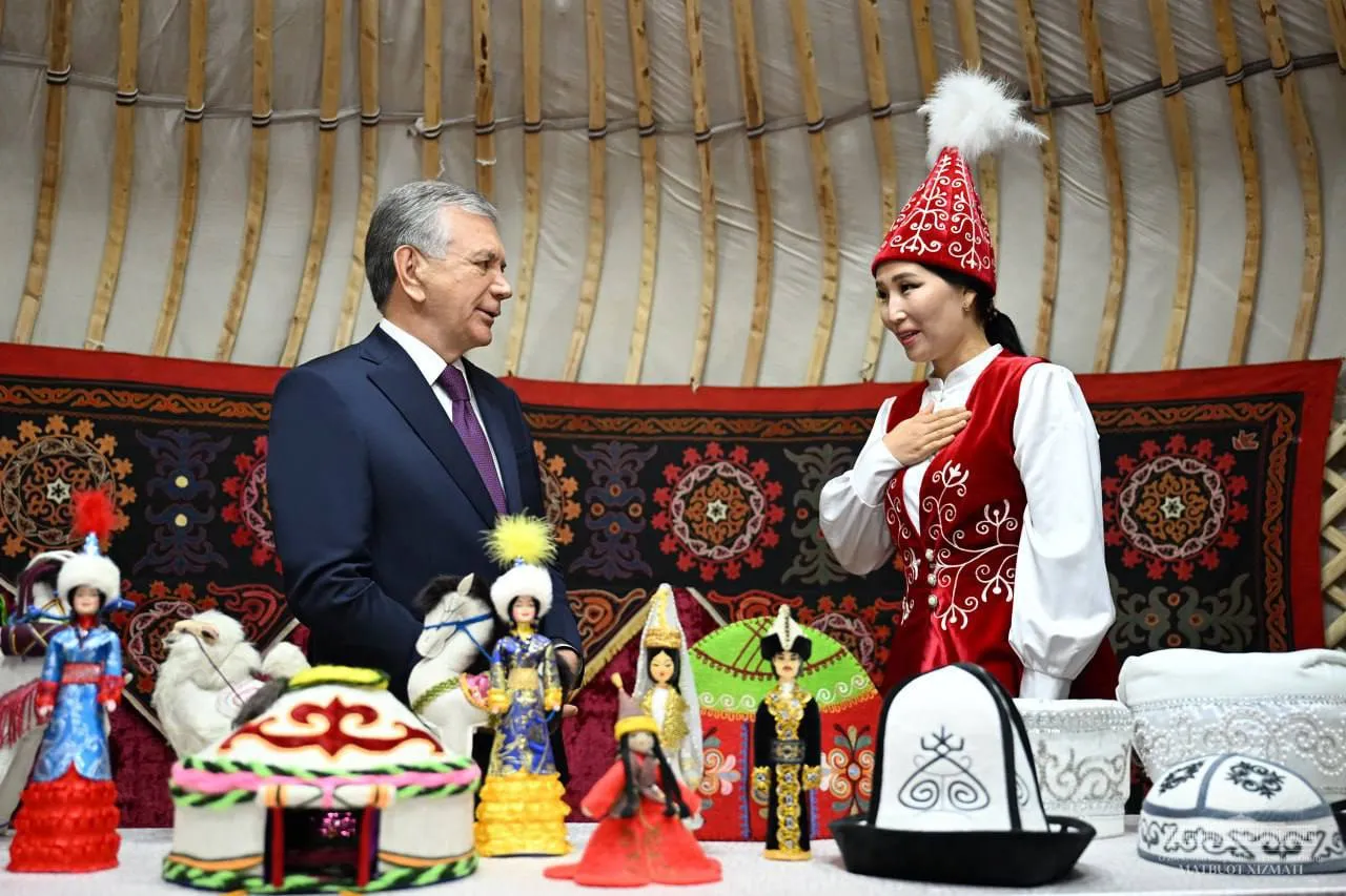 
														
														Shavkat Mirziyoyev o‘tovlar ko‘rgazmasini ko‘zdan kechirdi
														
														