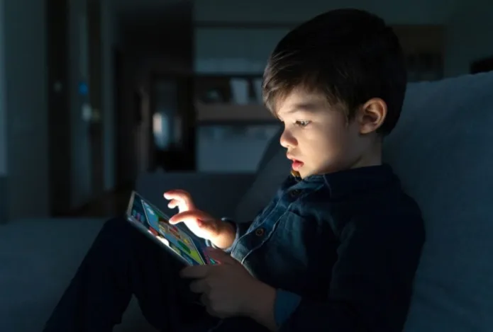 
											
											Gadjetlardan foydalanish bolalar uchun xatarlimi?
											
											