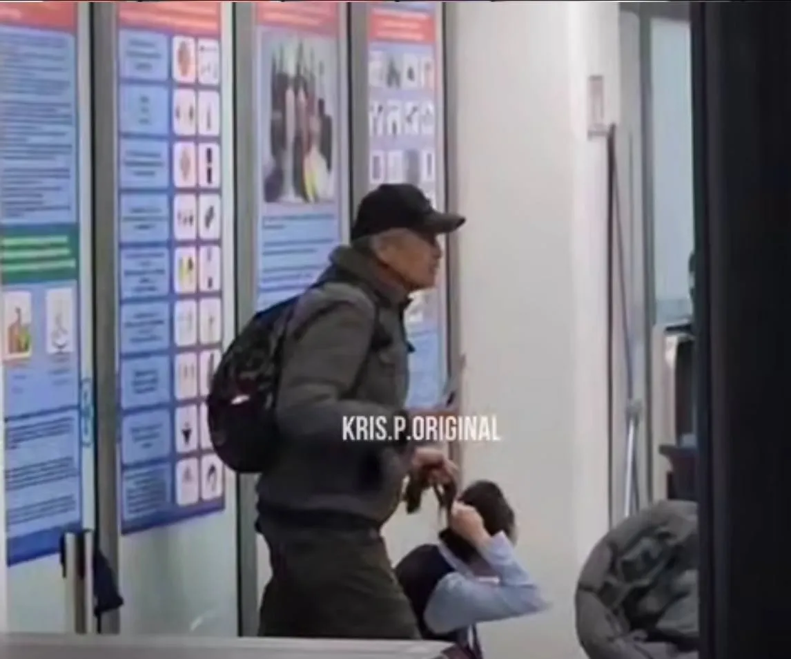 
											
											Аэропортда йўловчи ходимга пичоқ билан таҳдид қилди
											
											