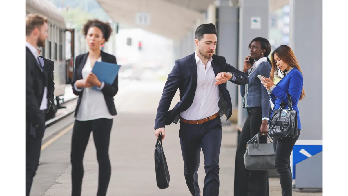 
											
											Bugun barcha xodimlar ishdan 1 soat erta ketishga haqli
											
											