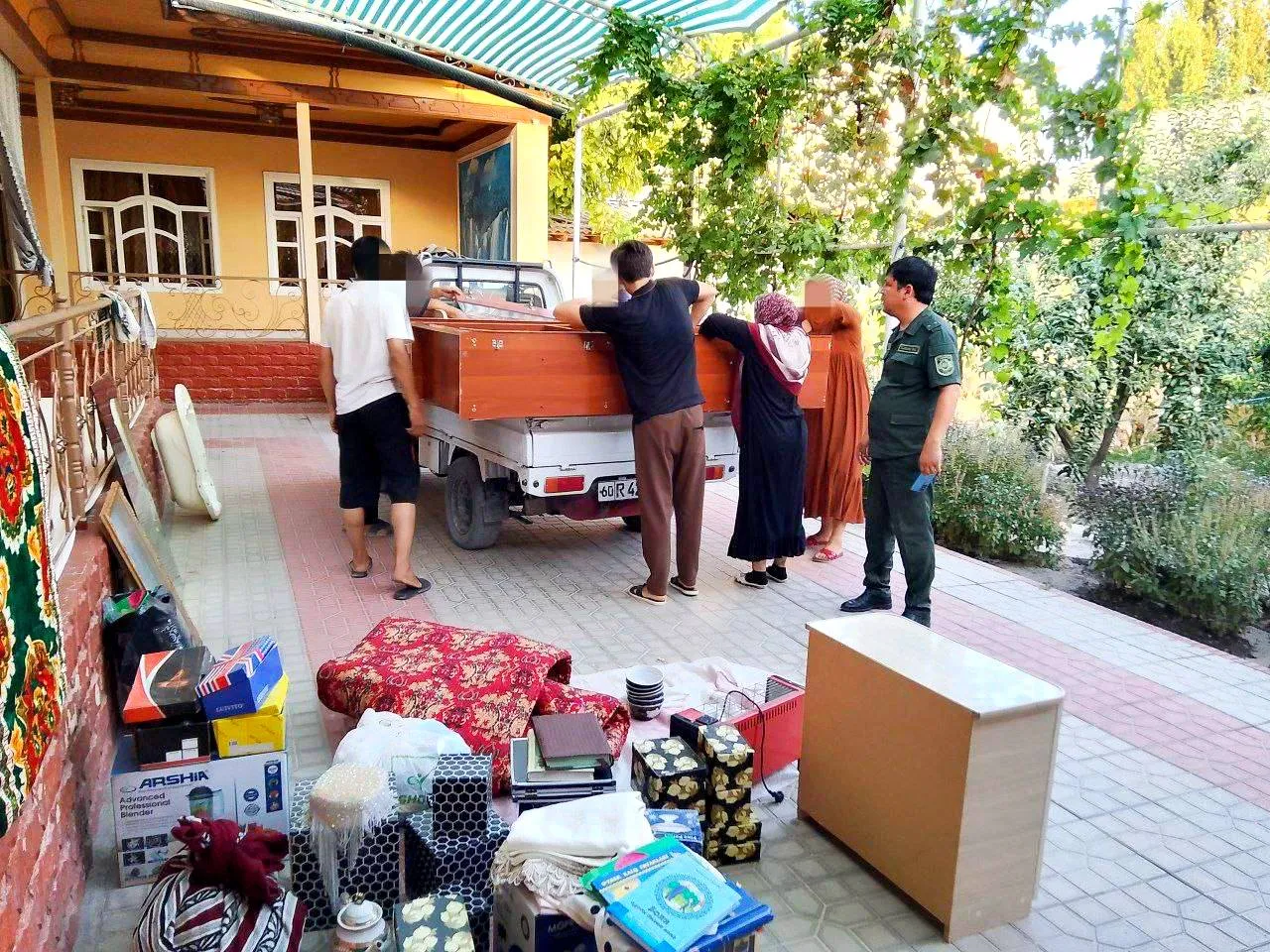 
											
											Андижонлик келиннинг 44 турдаги буюмлари ўзига олиб берилди
											
											