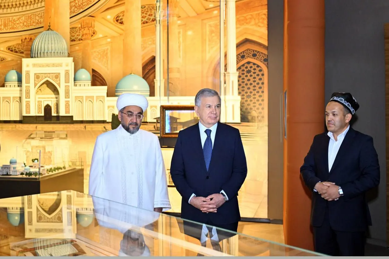 
											
											Шавкат Мирзиёев Самарқандга ташрифини Имом Бухорий мақбарасини зиёрат қилишдан бошлади
											
											