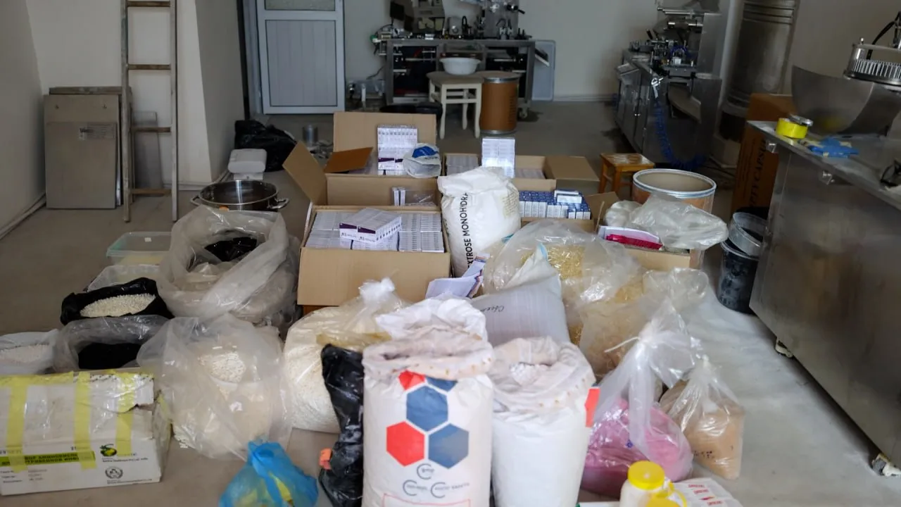 
											
											Toshkentdagi yashirin sexda qalbaki dori ishlab chiqarib, sotganlar ushlandi
											
											