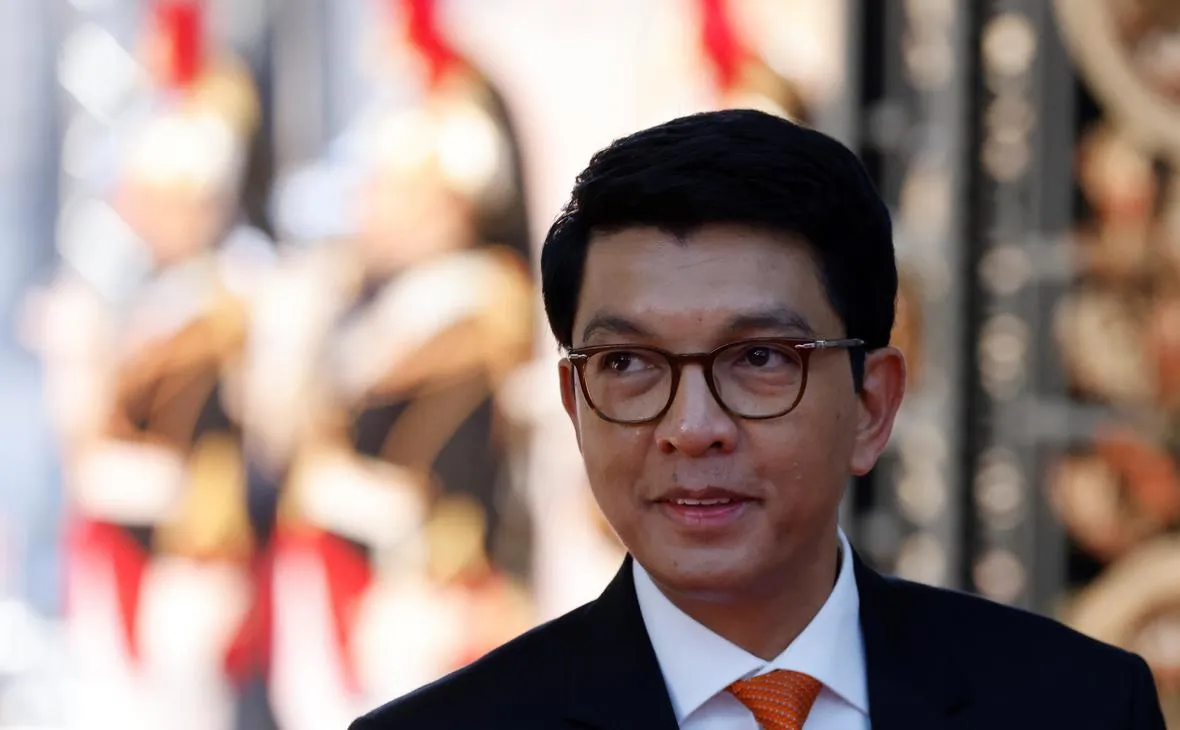 
											
											Madagaskar prezidenti mamlakatni Fransiya harbiy samolyotida tark etdi
											
											