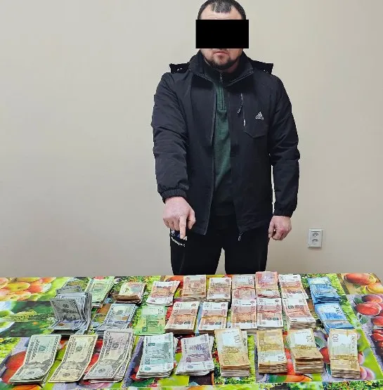 
											
											Қозоғистонга 5,6 млн рублни “ташмачи” орқали олиб ўтишга уринган шахс ушланди
											
											