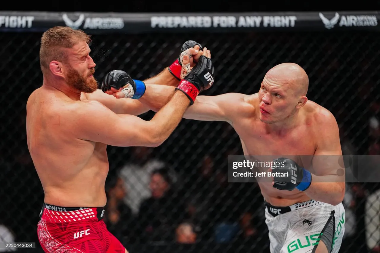 
														
														UFC. Bogdan Guskov va Yan Blaxovich jangida durang qayd etildi
														
														