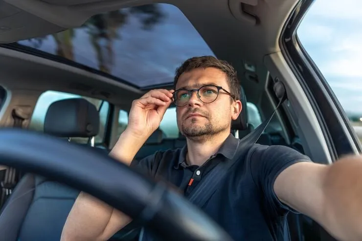 
														
														Haydovchilarni uyqudan ogohlantiruvchi aqlli ko‘zoynak yaratildi
														
														