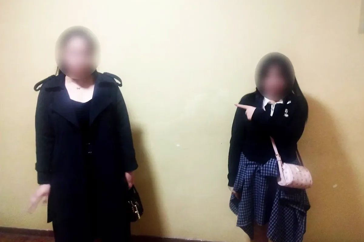 
											
											Жиззахда 18 ёшли қиз бошқа бир 19 ёшли қизни Таиландга фоҳишаликка юбораётганда қўлга олинди
											
											