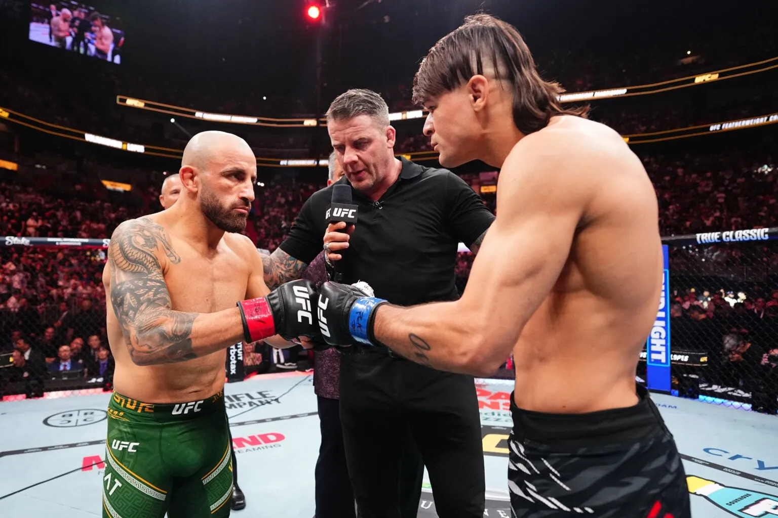 
														
														Aleksandr Volkanovski va Diyego Lopes o‘rtasidagi chempionlik jangi to‘liq davom etdi
														
														