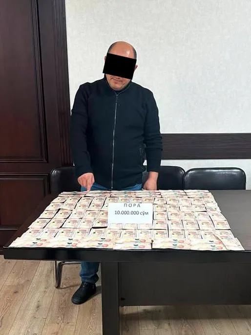 
											
											Бўкада қарздорликни узайтириб бериш эвазига пора талаб қилган солиқчи ушланди
											
											