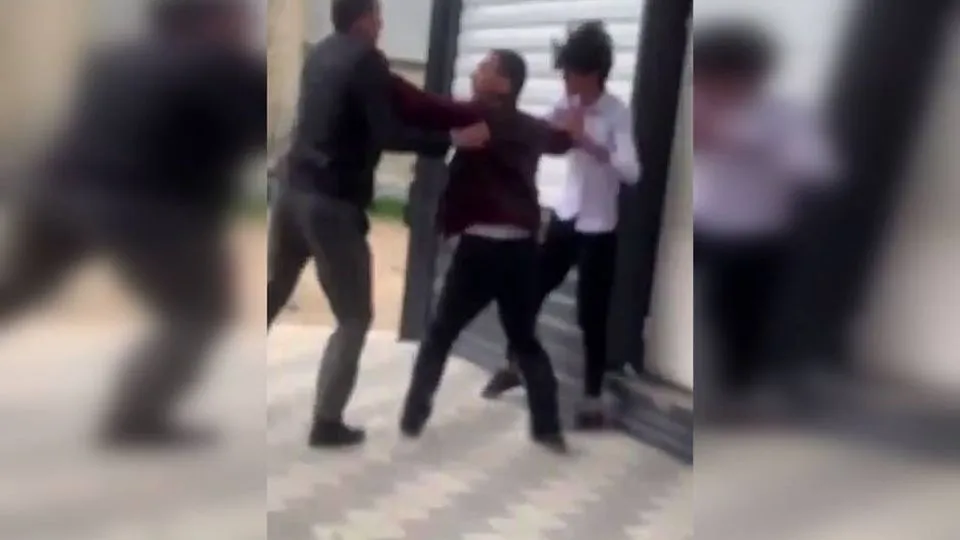 
														
														Самарқанддаги мактабда директор ўринбосари ва ўқувчи ўртасида муштлашув юз берди
														
														