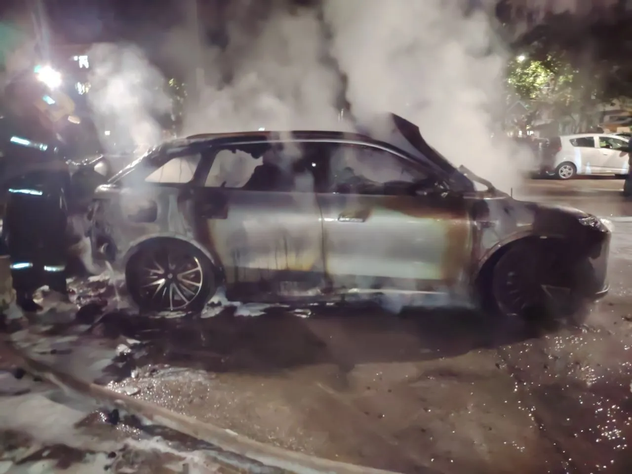 
														
														Тошкентда электромобиль ёниб кетди
														
														