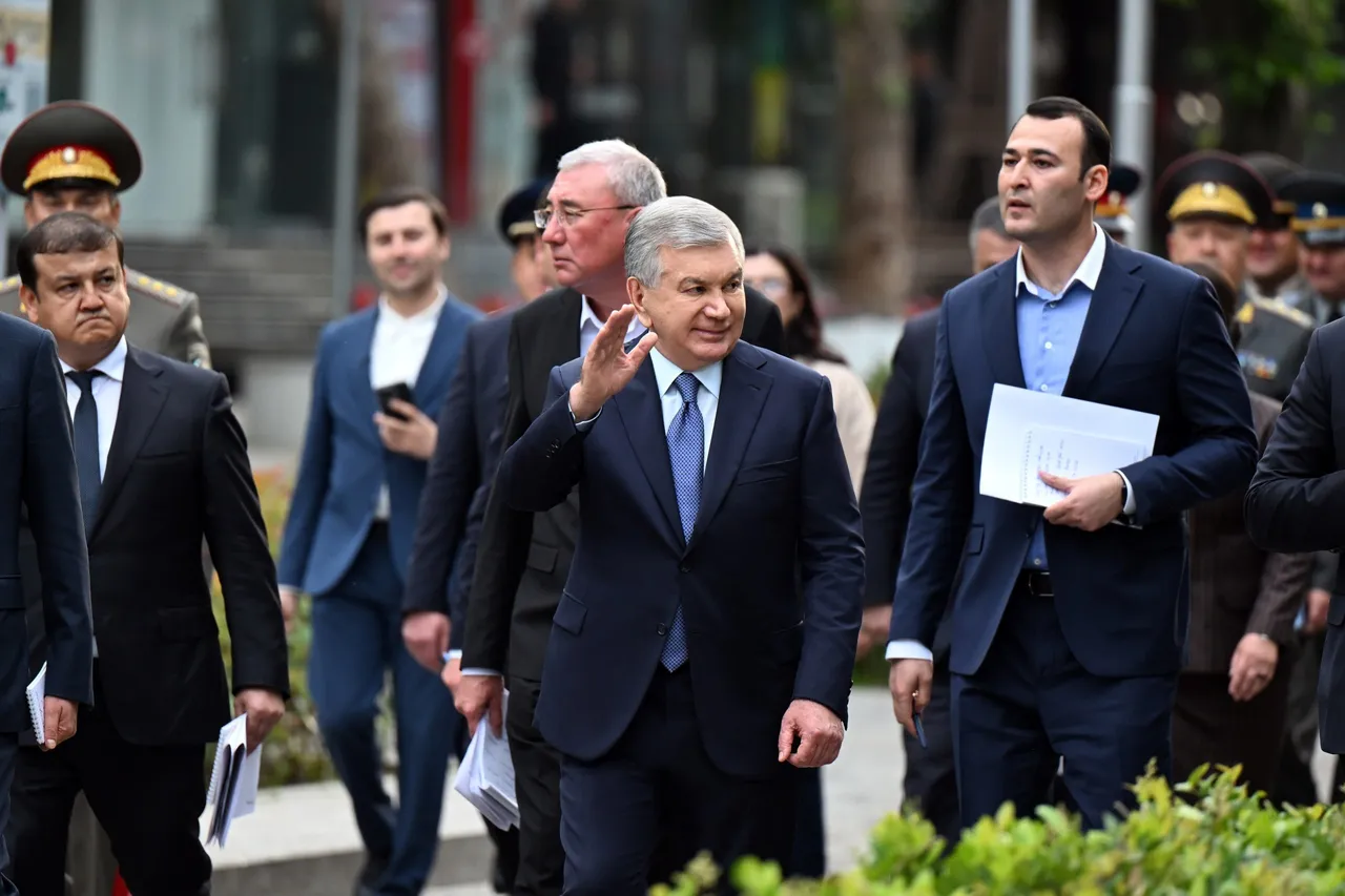 Shavkat Mirziyoyev Mirzo Ulug‘bek tumanida joylashgan O‘zbekiston Ovozi ko‘chasidagi bunyodkorlik va obodonlashtirish ishlari bilan tanishdi.