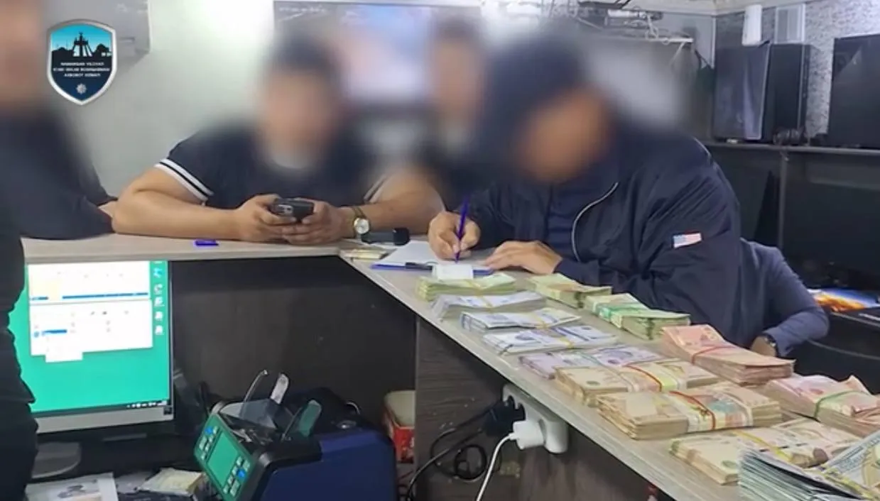 
														
														Namanganda noqonuniy pul o‘tkazmalari bilan shug‘ullangan guruh ushlandi
														
														