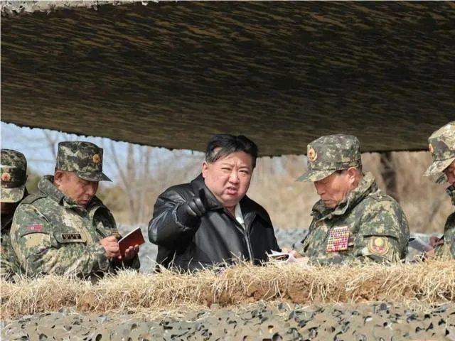 Kim Chen In armiya mashg‘ulotlarini kuzatdi