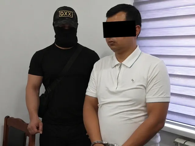 Soliq boshqarmasi xodimi pora bilan ushlandi