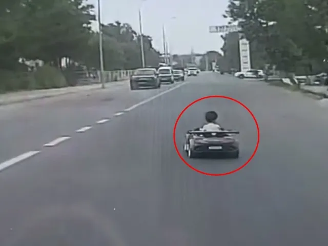 
														
														Тошкентда ўйинчоқ автомобилда йўлга чиққан бола бўйича ҳолат юзасидан чора кўрилди
														
														