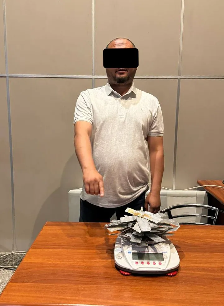 
														
														Dubayga olib ketilayotgan salkam 2 kg oltin to‘xtatib qolindi
														
														