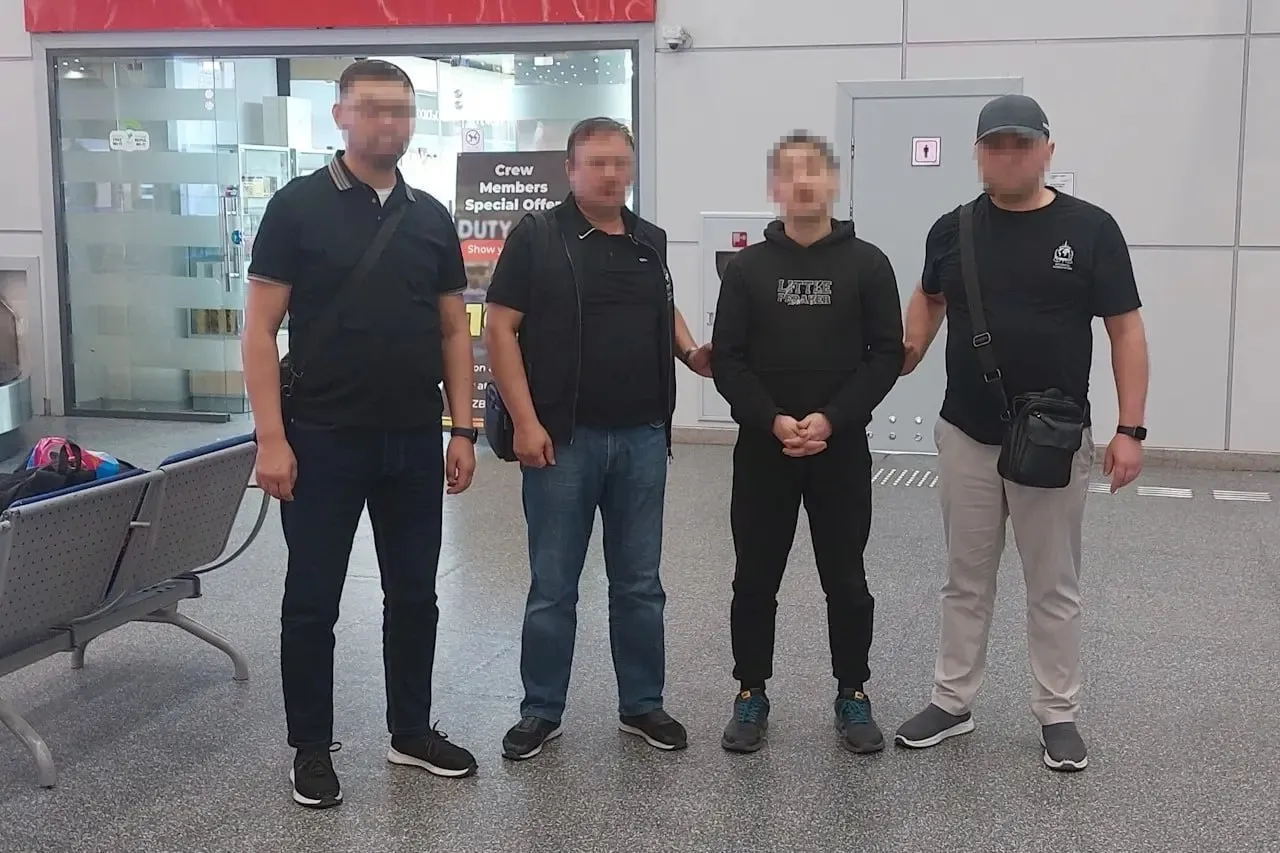 
														
														Фирибгарликда айбланиб, Молдовада қўлга олинган шахс Ўзбекистонга экстрадиция қилинди
														
														
