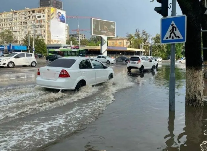 Uzgidromet yana Toshkentda yomg‘ir, momaqaldiroq va kuchli shamol haqida ogohlantirmoqda
