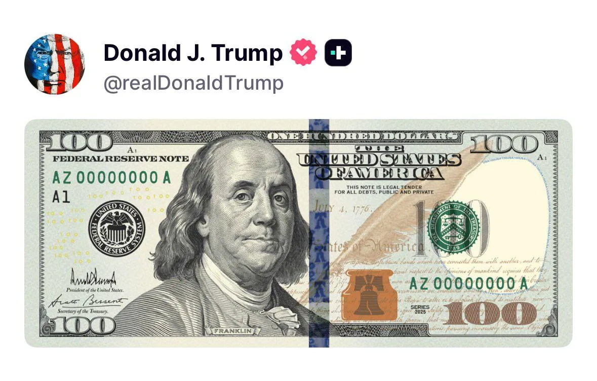 Трамп имзоси туширилган 100 долларлик банкнота макетини намойиш қилди