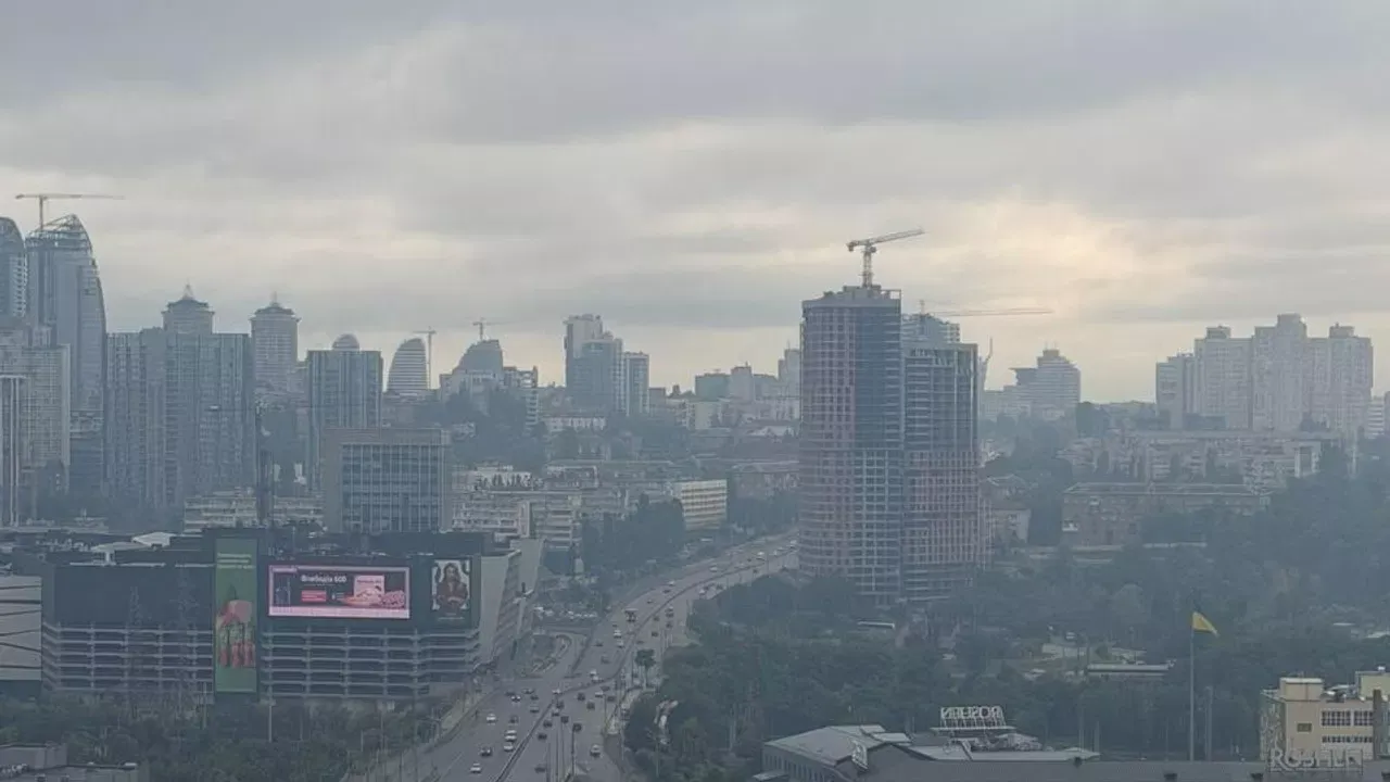 Rossiya hujumidan keyin Ukraina poytaxti tutun ichida qoldi