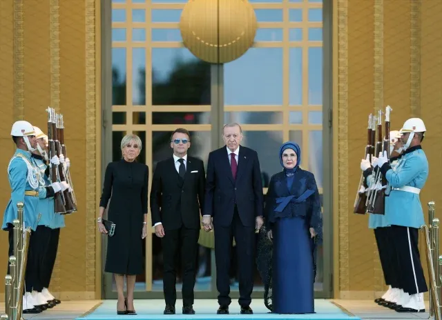 НАТО саммитида биринчи хонимлар услуби диққат марказида бўлди