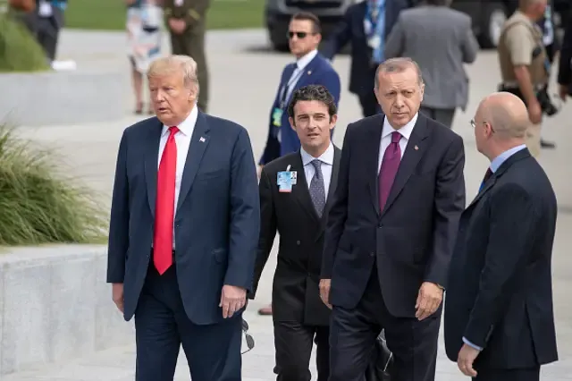 Erdo‘g‘an NATO yetakchilariga nomi o‘yib yozilgan to‘pponcha sovg‘a qildi