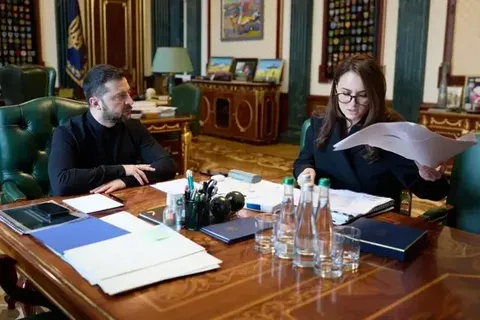 Зеленский бир йил ишлаган Бош вазирни лавозимидан олмоқда