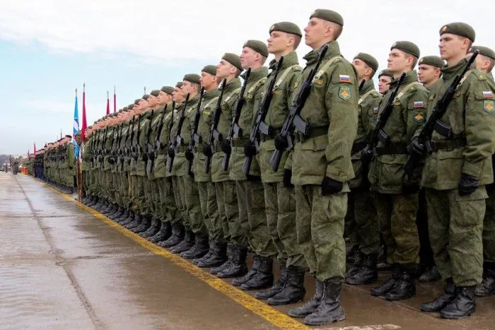 Putin Rossiya Qurolli kuchlari sonini oshirish haqidagi farmonni imzoladi