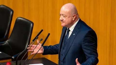 “Bola qarash — ish emas”. Avstriya kansleri onalardan uzr so‘radi