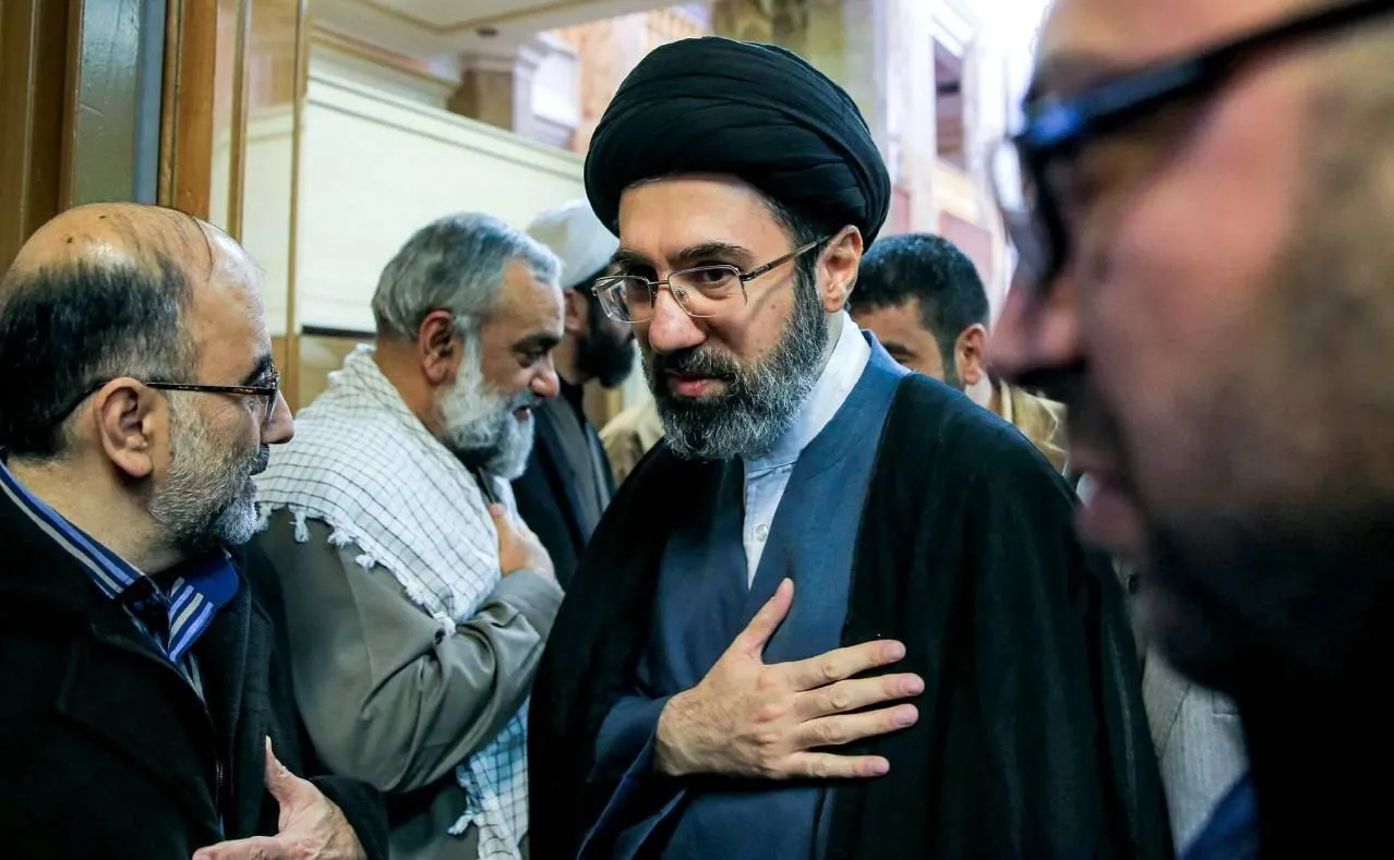 Eronda besh oy ichida ilk bor Mojtabo Xomanaiy tasvirlangan kadrlar namoyish etildi