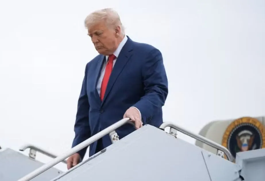 Трамп Анқарадан қайтишда яширинча самолётини ўзгартирганини тасдиқлади