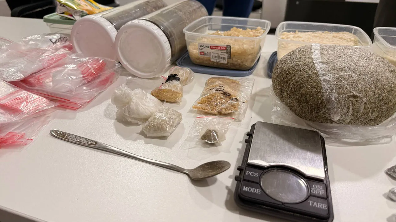 Sharbat qutisidagi narkotik o‘ramlar ortidan 3,15 kg dan ziyod giyohvandlik vositalari aniqlandi