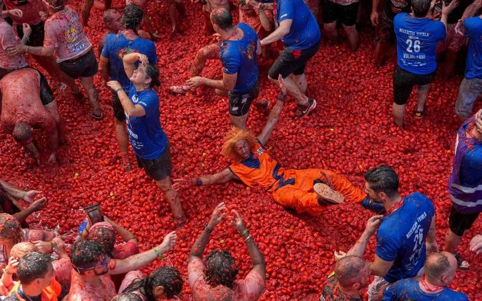 
														
														Ispaniyada minglab odamlar «pomidorlar jangi» festivalida qatnashdi
														
														