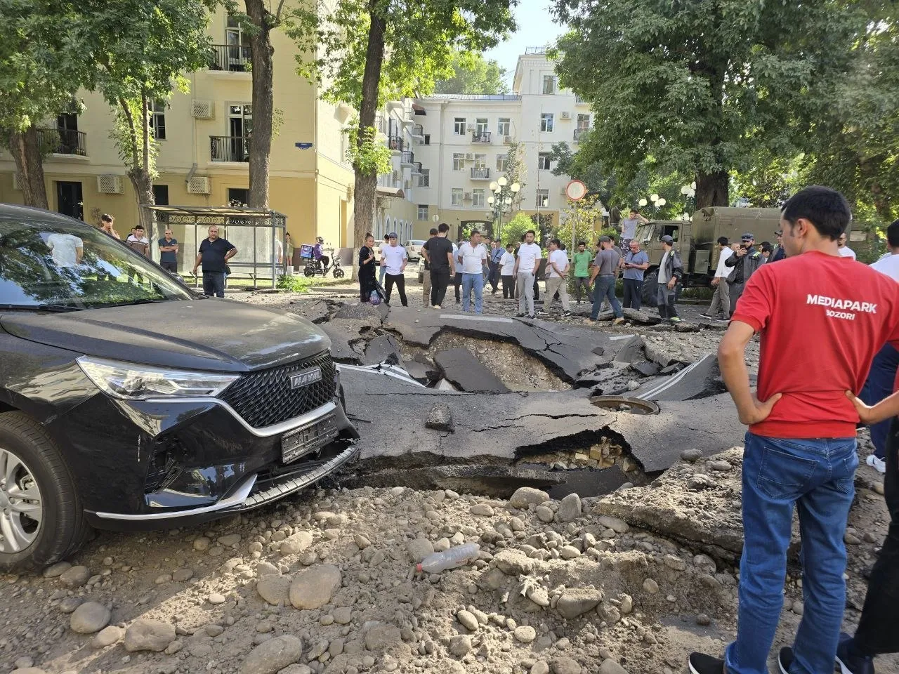 
														
														Yakkasaroyda quvur yorilib ketdi
														
														