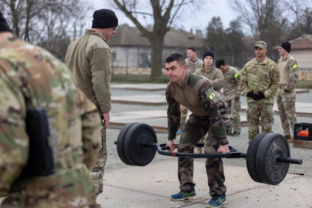 Pentagon harbiylar uchun testosteron tekshiruvini vaqtincha bekor qildi