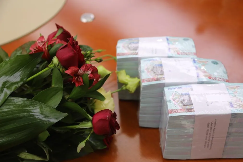 Ўқитувчиларга 1 октябрь муносабати билан 1 млн 20 минг сўмгача мукофот пули берилиши мумкин
