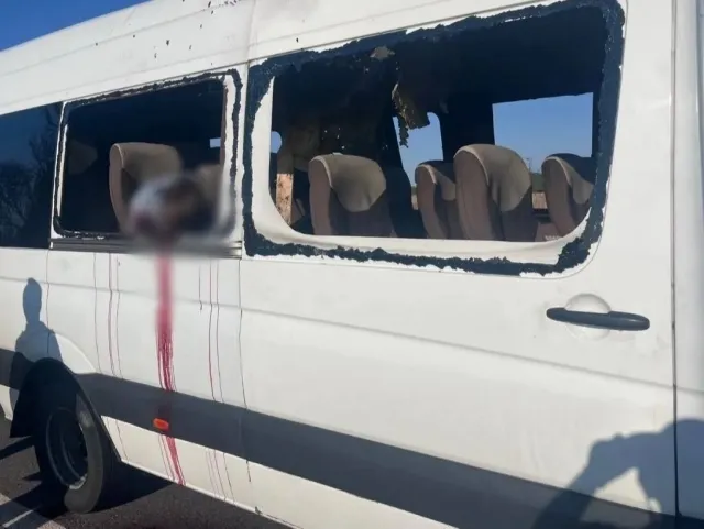 Украинада йўловчи автобусига дрон зарбаси берилди: 5 киши ҳалок бўлди