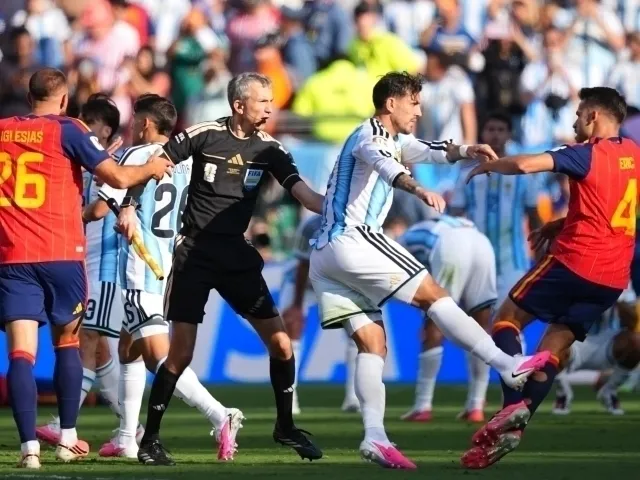 
														
														FIFA Argentina terma jamoasi futbolchilarini jazoladi
														
														